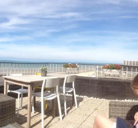 Апартаменты Zeedijk44 - Frontal Sea View Penthouse